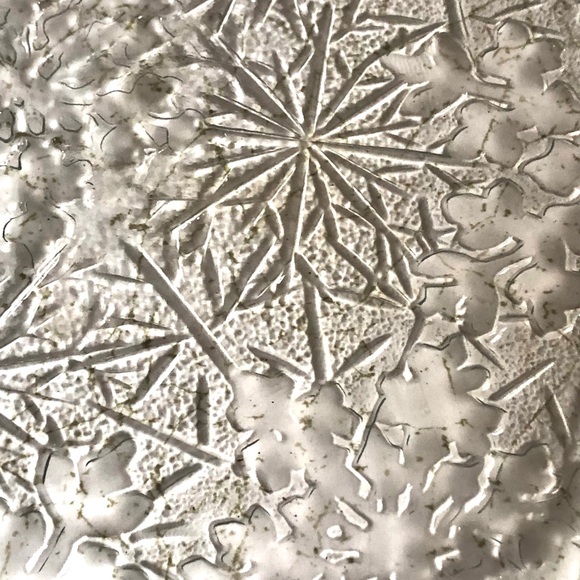 Winter Holiday Icy Snowflake Design Clear Glass Round Treat/Serving Tray Display - Picture 5 of 12